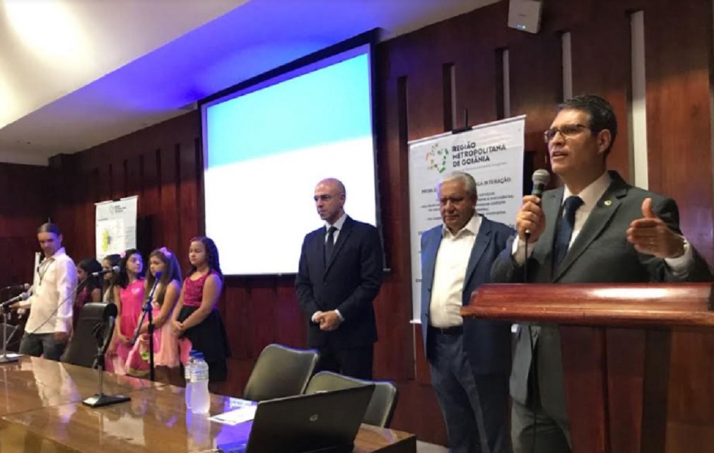 Aconteceu nesta quarta-feira, no Auditório Solon Amaral, na Assembleia Legislativa, a audiência pública para apresentação do diagnóstico do Plano Desenvolvimento Integrado da Região Metropolitana de Goiânia (PDI-RMG) à comunidade, com a presença do deputado Francisco Jr. (PSD); "Temos muitos problemas e pouca interação e precisamos mudar isso. Há problemas sim, pois eles nunca acabam, mas temos de trabalhar sempre com muita interação, para obtermos resultados" (Foto: José Barbacena) Aconteceu nesta quarta-feira, no Auditório Solon Amaral, na Assembleia Legislativa, a audiência pública para apresentação do diagnóstico do Plano Desenvolvimento Integrado da Região Metropolitana de Goiânia (PDI-RMG) à comunidade, com a presença do deputado Francisco Jr. (PSD); "Temos muitos problemas e pouca interação e precisamos mudar isso. Há problemas sim, pois eles nunca acabam, mas temos de trabalhar sempre com muita interação, para obtermos resultados"