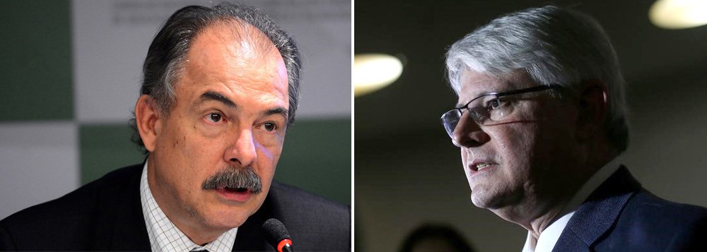 Alvo de uma nova denúncia do procurador-geral da República, Rodrigo Janot, por obstrução de Justiça, o ex-ministro da Educação Aloizio Mercadante lembra que a mesma denúncia já foi apresentada na Comissão de Ética Pública da Presidência da República que, por decisão unânime, o absolveu; Mercadante lembra também que a delação de Delcídio Amaral, base para a denúncia, "vem sendo questionada pelo Ministério Público, que já solicitou inclusive anulação de benefícios" (Foto: Gisele Federicce) Alvo de uma nova denúncia do procurador-geral da República, Rodrigo Janot, por obstrução de Justiça, o ex-ministro da Educação Aloizio Mercadante lembra que a mesma denúncia já foi apresentada na Comissão de Ética Pública da Presidência da República que, por decisão unânime, o absolveu; Mercadante lembra também que a delação de Delcídio Amaral, base para a denúncia, "vem sendo questionada pelo Ministério Público, que já solicitou inclusive anulação de benefícios"