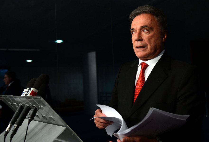 O senador Alvaro Dias (Pode-PR) defende uma auditoria sobre a aplicação dos recursos orçamentários alocados na implantação do lançamento do foguete Cyclone-4, na Base de Alcântara, no Maranhão; o congressista lembrou que seu pedido de informações ainda não foi votado pelo Senado; o parlamentar apresentou dados que revelam gastos superiores a R$ 464 milhões na implantação do projeto
(Foto: Leonardo Lucena) O senador Alvaro Dias (Pode-PR) defende uma auditoria sobre a aplicação dos recursos orçamentários alocados na implantação do lançamento do foguete Cyclone-4, na Base de Alcântara, no Maranhão; o congressista lembrou que seu pedido de informações ainda não foi votado pelo Senado; o parlamentar apresentou dados que revelam gastos superiores a R$ 464 milhões na implantação do projeto