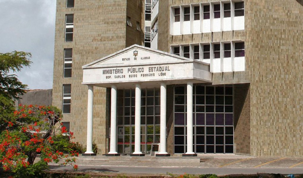 O Ministério Público de Alagoas ingressou com uma ação incidental de exibição de documentos para ter acesso ao relatório que trata da autoria realizada na Assembleia Legislativa de Alagoas (ALE); petição requer ao Judiciário que determine a Fundação Getúlio Vagas (FGV) que forneça ao órgão ministerial o relatório que trata da autoria realizada no Legislativo (Foto: Voney Malta) O Ministério Público de Alagoas ingressou com uma ação incidental de exibição de documentos para ter acesso ao relatório que trata da autoria realizada na Assembleia Legislativa de Alagoas (ALE); petição requer ao Judiciário que determine a Fundação Getúlio Vagas (FGV) que forneça ao órgão ministerial o relatório que trata da autoria realizada no Legislativo