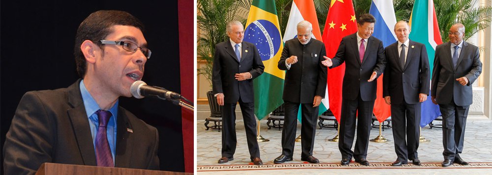 Para o estudioso do grupo BRICS, o professor de Relações Internacionais da Universidade Federal de Pelotas, RS, Charles Pennaforte, a reunião dos ministros das Relações Exteriores do BRICS – Brasil, Rússia, Índia, China e África do Sul - serviu para ressaltar o declínio da influência brasileira na política internacional; "Sem dúvida alguma, Rússia e China estão em franca projeção. A lamentar, somente, o decréscimo da influência brasileira. Além disso, a atual política externa brasileira tomou um rumo diferente daquela do Governo anterior, quando o Brasil estava mais integrado ao grupo e exercia um papel de maior destaque perante seus 4 parceiros", disse (Foto: Paulo Emílio) Para o estudioso do grupo BRICS, o professor de Relações Internacionais da Universidade Federal de Pelotas, RS, Charles Pennaforte, a reunião dos ministros das Relações Exteriores do BRICS – Brasil, Rússia, Índia, China e África do Sul - serviu para ressaltar o declínio da influência brasileira na política internacional; "Sem dúvida alguma, Rússia e China estão em franca projeção. A lamentar, somente, o decréscimo da influência brasileira. Além disso, a atual política externa brasileira tomou um rumo diferente daquela do Governo anterior, quando o Brasil estava mais integrado ao grupo e exercia um papel de maior destaque perante seus 4 parceiros", disse