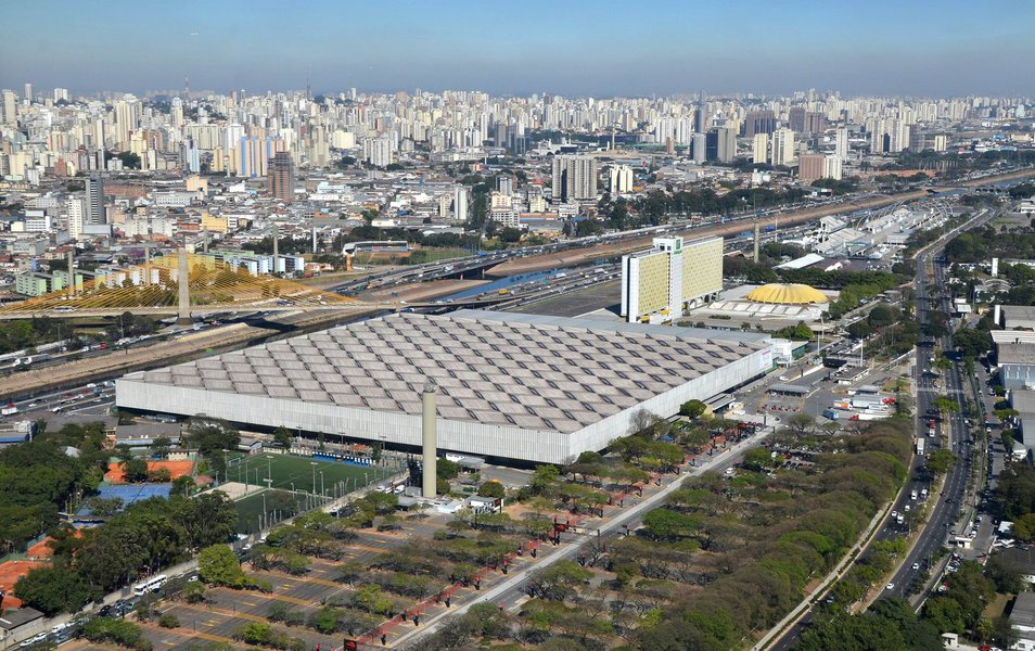 O Tribunal de Contas do Município de São Paulo (TCM) suspendeu no dia 23 de setembro o processo de licitação para escolha da empresa que iria avaliar os ativos e executar a venda do complexo do Anhembi e da São Paulo Turismo (SPTuris); A suspensão foi baseada nos questionamentos dos vereadores Eduardo Tuma (PSDB), Antonio Donato Madorno (PT), Isac Felix dos Santos (PR) e David Bezerra Ribeiro Soares (DEM), que alegaram falta de justificativa para do impedimento da participação de empresas que não sejam caracterizadas como instituições financeiras (Foto: Charles Nisz) O Tribunal de Contas do Município de São Paulo (TCM) suspendeu no dia 23 de setembro o processo de licitação para escolha da empresa que iria avaliar os ativos e executar a venda do complexo do Anhembi e da São Paulo Turismo (SPTuris); A suspensão foi baseada nos questionamentos dos vereadores Eduardo Tuma (PSDB), Antonio Donato Madorno (PT), Isac Felix dos Santos (PR) e David Bezerra Ribeiro Soares (DEM), que alegaram falta de justificativa para do impedimento da participação de empresas que não sejam caracterizadas como instituições financeiras