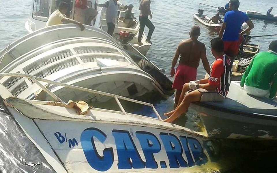 Secretaria de Segurança Pública do Pará (Segup) confirmou que já foram encontrados 21 corpos de vítimas do naufrágio do navio Capitão Ribeiro ocorrido no rio Xingu, no Pará, na noite de terça-feira (22); segundo os responsáveis pela embarcação, 48 estavam pessoas a bordo no momento da tragédia; equipes mantiveram as buscas às vítimas até o fim da tarde de ontem (23), e foram retomadas hoje (24) cedo (Foto: Paulo Emílio) Secretaria de Segurança Pública do Pará (Segup) confirmou que já foram encontrados 21 corpos de vítimas do naufrágio do navio Capitão Ribeiro ocorrido no rio Xingu, no Pará, na noite de terça-feira (22); segundo os responsáveis pela embarcação, 48 estavam pessoas a bordo no momento da tragédia; equipes mantiveram as buscas às vítimas até o fim da tarde de ontem (23), e foram retomadas hoje (24) cedo