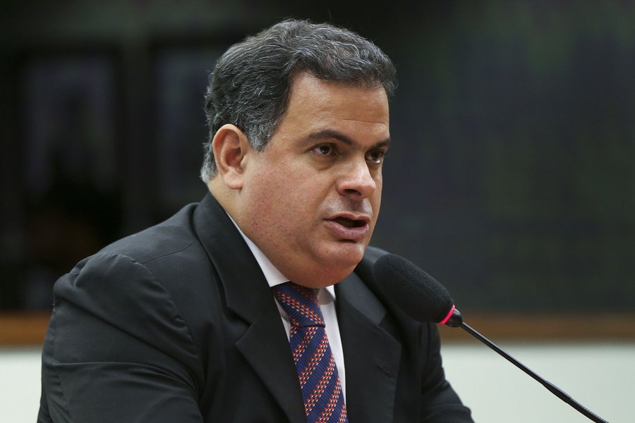 O deputado federal João Bacelar (PR-BA) informou que o partido mantém o pedido de comandar a Bahiatursa (Superintendência de Fomento ao Turismo do Estado da Bahia); “Ou a Bahiatursa ou algum órgão que seja do tamanho ou maior que ela. O partido hoje tem três deputados importantes, estamos fazendo nosso papel, estamos ajudando o Estado, como foi a BR-415, como tem sido outras ações na Cerb, na Secretaria de Infraestrutura – o secretário Marcus Cavalcanti sabe aí da relação nossa” (Foto: Leonardo Lucena) O deputado federal João Bacelar (PR-BA) informou que o partido mantém o pedido de comandar a Bahiatursa (Superintendência de Fomento ao Turismo do Estado da Bahia); “Ou a Bahiatursa ou algum órgão que seja do tamanho ou maior que ela. O partido hoje tem três deputados importantes, estamos fazendo nosso papel, estamos ajudando o Estado, como foi a BR-415, como tem sido outras ações na Cerb, na Secretaria de Infraestrutura – o secretário Marcus Cavalcanti sabe aí da relação nossa”