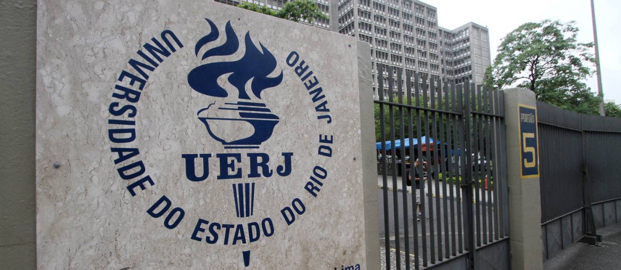 O início das aulas para alunos da graduação da Universidade Estadual do Rio de Janeiro (Uerj), que deveria ocorrer foi adiado pela quinta vez, agora sem data determinada para acontecer; as outras duas instituições do estado, a Universidade Estadual do Norte Fluminense (Uenf) e Universidade Estadual da Zona Oeste (Uezo) também estão com as aulas suspensas; mais de 30 mil alunos estão sem aulas e os campi universitários correm o risco de fechar as portas devido a falta do repasse de verbas por parte do governo de Luiz Fernando Pezão (PMDB); vídeo (Foto: Leonardo Lucena) O início das aulas para alunos da graduação da Universidade Estadual do Rio de Janeiro (Uerj), que deveria ocorrer foi adiado pela quinta vez, agora sem data determinada para acontecer; as outras duas instituições do estado, a Universidade Estadual do Norte Fluminense (Uenf) e Universidade Estadual da Zona Oeste (Uezo) também estão com as aulas suspensas; mais de 30 mil alunos estão sem aulas e os campi universitários correm o risco de fechar as portas devido a falta do repasse de verbas por parte do governo de Luiz Fernando Pezão (PMDB); vídeo