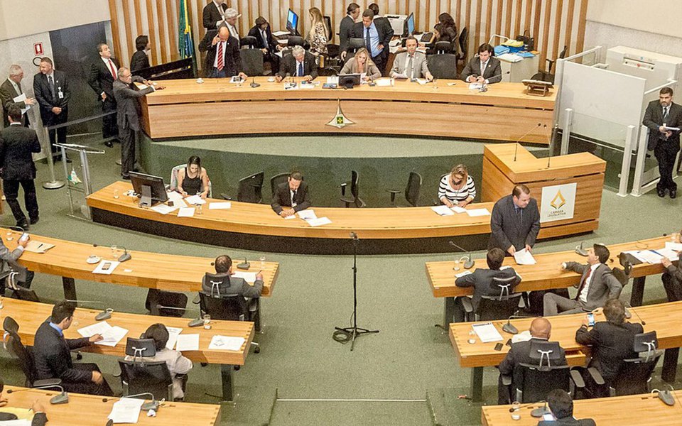 O Ministério Público de Contas do Distrito Federal recomendou à Câmara Legislativa que suspenda o concurso para preenchimento de 86 vagas; o edital foi lançado; o MPC-DF afirmou que a escolha não teria seguido critérios objetivos e não teria seguido as regras constitucionais da transparência (Foto: Leonardo Lucena) O Ministério Público de Contas do Distrito Federal recomendou à Câmara Legislativa que suspenda o concurso para preenchimento de 86 vagas; o edital foi lançado; o MPC-DF afirmou que a escolha não teria seguido critérios objetivos e não teria seguido as regras constitucionais da transparência