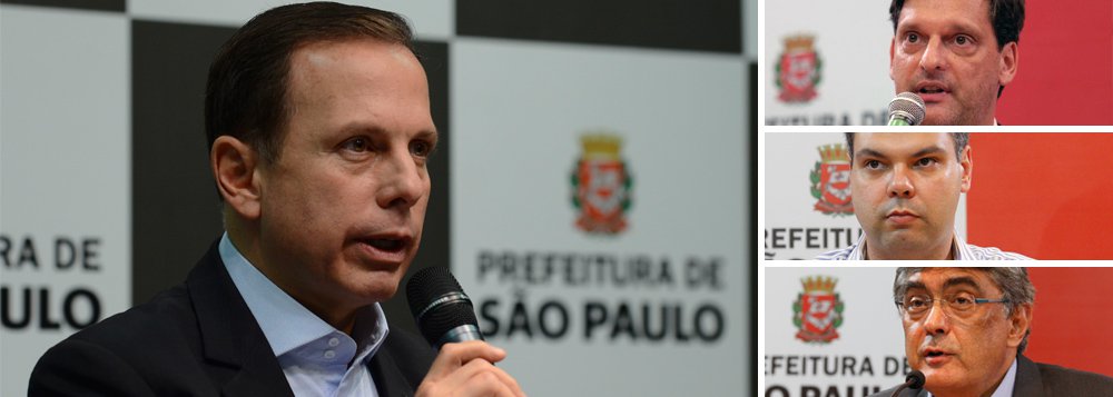 André Sturm, secretário de Cultura, Bruno Covas, Secretário Municipal das Prefeituras Regionais, e Julio Semeghini, secretário de governo, foram convocados a comparecer na Comissão de Constituição, Justiça e Legislação Participativa da Câmara Municipal de São Paulo para explicar a denúncia de que o prefeito João Doria direcionou licitação para que a Ambev ganhasse o patrocínio do Carnaval 2017; também foi chamada a chefe de gabinete da Secretaria de Cultura, Giovanna de Moura Rocha Lima (Foto: Gisele Federicce) André Sturm, secretário de Cultura, Bruno Covas, Secretário Municipal das Prefeituras Regionais, e Julio Semeghini, secretário de governo, foram convocados a comparecer na Comissão de Constituição, Justiça e Legislação Participativa da Câmara Municipal de São Paulo para explicar a denúncia de que o prefeito João Doria direcionou licitação para que a Ambev ganhasse o patrocínio do Carnaval 2017; também foi chamada a chefe de gabinete da Secretaria de Cultura, Giovanna de Moura Rocha Lima