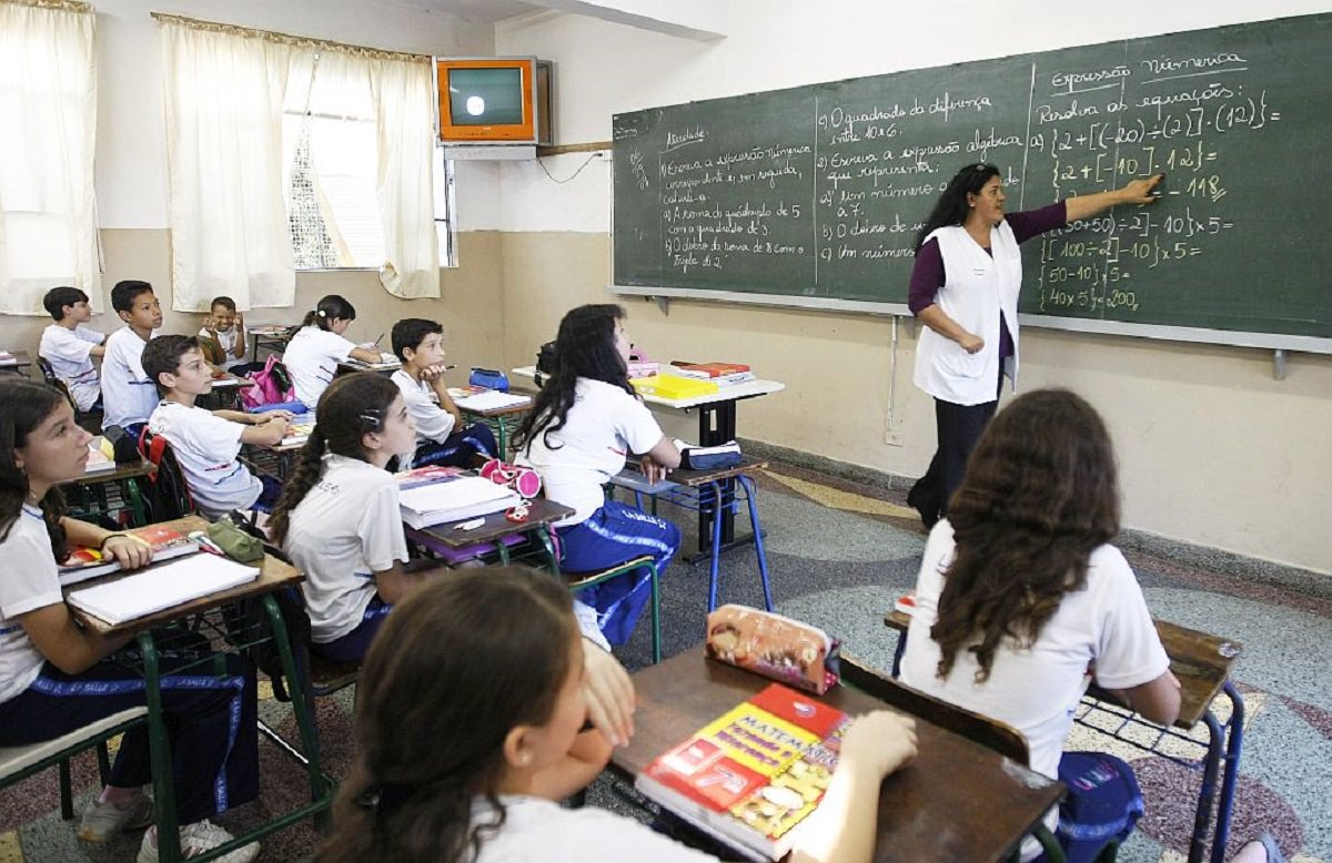 O Instituto Nacional de Estudos e Pesquisas Educacionais Anísio Teixeira (INEP), publicou nesta quarta-feira (10), portaria que trata das transferências de recursos para Estados e Distrito Federal, de apoio às atividades de execução do Censo da Educação Básica nos anos letivos de 2017 e 2018. O Ceará vai receber R$ 528.675,67, correspondente ao valor máximo estimado do repasse de recursos, segundo critérios de distribuição de recursos dos convênios estabelecidos pela DEED/Inep com base nos dados do Censo Escolar 2016 (Foto: Fatima 247) O Instituto Nacional de Estudos e Pesquisas Educacionais Anísio Teixeira (INEP), publicou nesta quarta-feira (10), portaria que trata das transferências de recursos para Estados e Distrito Federal, de apoio às atividades de execução do Censo da Educação Básica nos anos letivos de 2017 e 2018. O Ceará vai receber R$ 528.675,67, correspondente ao valor máximo estimado do repasse de recursos, segundo critérios de distribuição de recursos dos convênios estabelecidos pela DEED/Inep com base nos dados do Censo Escolar 2016
