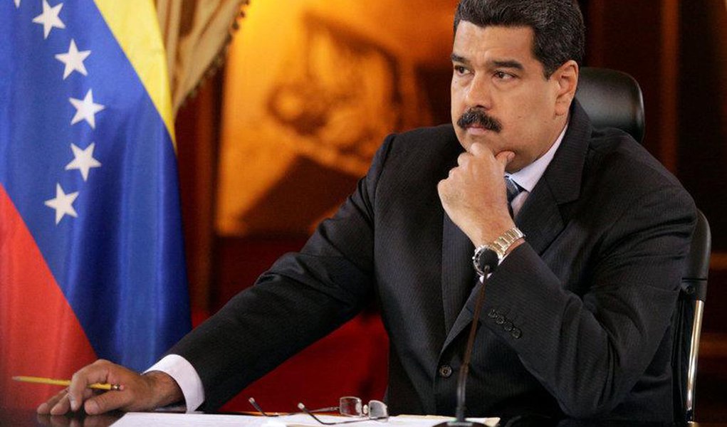 Ministros das Relações Exteriores da União Europeia aprovaram sanções econômicas contra a Venezuela, incluindo um embargo de armas, argumentando que as eleições regionais venezuelanas do mês passado aprofundaram a crise no país sul-americano; todos os 28 chanceleres do bloco disseram que a base legal para proibições de viagens de indivíduos para a UE e o congelamento de bens no bloco "será usada de uma maneira gradual e flexível e pode ser ampliada" (Foto: Paulo Emílio) Ministros das Relações Exteriores da União Europeia aprovaram sanções econômicas contra a Venezuela, incluindo um embargo de armas, argumentando que as eleições regionais venezuelanas do mês passado aprofundaram a crise no país sul-americano; todos os 28 chanceleres do bloco disseram que a base legal para proibições de viagens de indivíduos para a UE e o congelamento de bens no bloco "será usada de uma maneira gradual e flexível e pode ser ampliada"