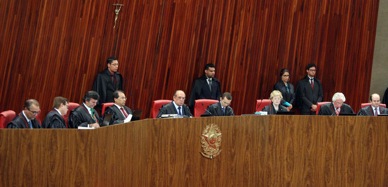 O TSE parece ter sofrido uma "cegueira intencional" – como bem definiu o Procurador Carlos Lima – no teatro que protagonizam seus ministros. O julgamento foi apenas uma mera formalidade (Foto: Guilherme Coutinho) O TSE parece ter sofrido uma "cegueira intencional" – como bem definiu o Procurador Carlos Lima – no teatro que protagonizam seus ministros. O julgamento foi apenas uma mera formalidade