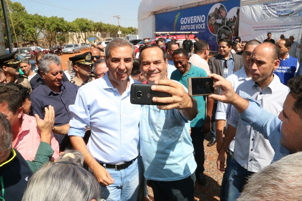 O vice-governador Zé Eliton condenou o discurso raivoso do senador Ronaldo Caiado (DEM); “A política de ódio e xingamentos é coisa de pessoas atrasadas”, disse ele; “Se for para usar o microfone para xingar alguém, prefiro ficar fora da vida pública”, afirmou, de maneira contundente; “É triste ver que existem pessoas que só sabem ir para a televisão falar mal dos outros”, disse Zé Eliton (Foto: José Barbacena) O vice-governador Zé Eliton condenou o discurso raivoso do senador Ronaldo Caiado (DEM); “A política de ódio e xingamentos é coisa de pessoas atrasadas”, disse ele; “Se for para usar o microfone para xingar alguém, prefiro ficar fora da vida pública”, afirmou, de maneira contundente; “É triste ver que existem pessoas que só sabem ir para a televisão falar mal dos outros”, disse Zé Eliton