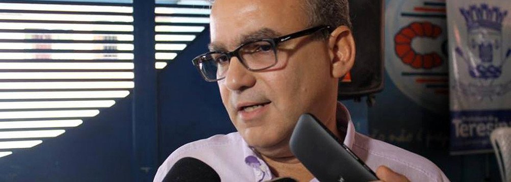 Justiça de Teresina recebeu a denúncia de improbidade ajuizada pelo MPE contra o prefeito de Teresina, Firmino Filho (PSDB) e o pastor evangélico Mizael Marques Castro, da Igreja Batista Nacional Nova Filadélfia; a ação civil pública objetiva anular o ato do prefeito que autorizou a cessão (permissão de uso) de imóvel do município para a construção de um templo da igreja; PGE entendeu que a conduta do prefeito e do pastor configurou "aliança e, de certa forma, subvenção do município à igreja, o que é constitucionalmente vedado" (Foto: Leonardo Lucena) Justiça de Teresina recebeu a denúncia de improbidade ajuizada pelo MPE contra o prefeito de Teresina, Firmino Filho (PSDB) e o pastor evangélico Mizael Marques Castro, da Igreja Batista Nacional Nova Filadélfia; a ação civil pública objetiva anular o ato do prefeito que autorizou a cessão (permissão de uso) de imóvel do município para a construção de um templo da igreja; PGE entendeu que a conduta do prefeito e do pastor configurou "aliança e, de certa forma, subvenção do município à igreja, o que é constitucionalmente vedado"