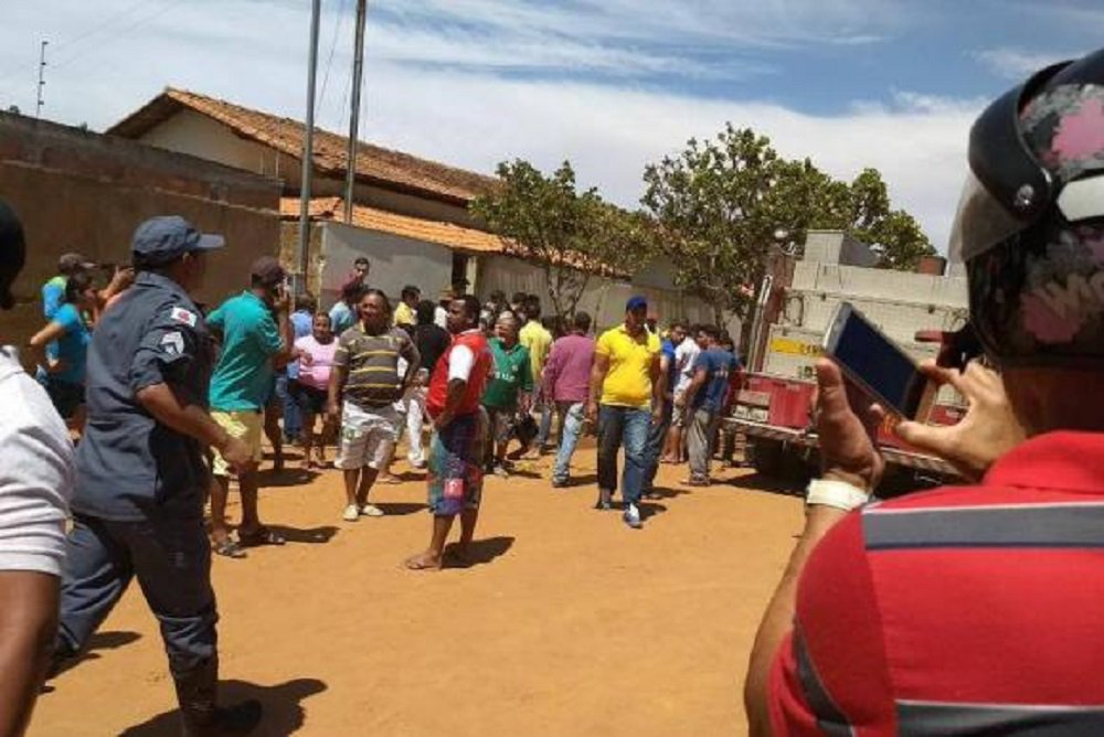 Mais uma criança morreu neste sábado 7 em um hospital de Belo Horizonte; ao todo, oito vítimas são crianças, além de uma professora e o vigia, autor do crime, que ateou fogo nas pessoas e em seu próprio corpo na creche de Janaúba, Norte de Minas (Foto: Gisele Federicce) Mais uma criança morreu neste sábado 7 em um hospital de Belo Horizonte; ao todo, oito vítimas são crianças, além de uma professora e o vigia, autor do crime, que ateou fogo nas pessoas e em seu próprio corpo na creche de Janaúba, Norte de Minas