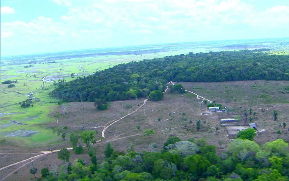 Ministério de Minas e Energia publicou portaria que suspende a análise de processos minerários na área da Reserva Nacional de Cobre e Associados (Renca) até que seja feita discussão com a sociedade e esclarecimentos sobre as condições que levaram à extinção da reserva; em agosto, Michel Temer assinou decreto que extinguiu a Renca, o que gerou forte reação de ambientalistas, celebridades, da população e da mídia internacional (Foto: Paulo Emílio) Ministério de Minas e Energia publicou portaria que suspende a análise de processos minerários na área da Reserva Nacional de Cobre e Associados (Renca) até que seja feita discussão com a sociedade e esclarecimentos sobre as condições que levaram à extinção da reserva; em agosto, Michel Temer assinou decreto que extinguiu a Renca, o que gerou forte reação de ambientalistas, celebridades, da população e da mídia internacional