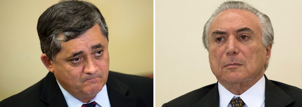 Líder da minoria, deputado José Guimarães (PT-CE), afirma em entrevista a Tereza Cruvinel que “Temer escapou, ao custo indecente de R$ 33,9 bilhões, mas agora o país entra numa fase de interrogação oceânica"; "A travessia para a eleição do ano que vem será feita sobre uma pinguela que, se já era fraca, agora é podre. Fraco, desacreditado, desmoralizado, Temer não terá capacidade de conduzir qualquer agenda. Virou refém do Congresso e tudo terá que ser negociado com uma base ressentida”, resume o parlamentar; em sua avaliação, a oposição, mesmo não tendo conseguido impedir a rejeição da denúncia, saiu fortalecida porque, pela primeira vez depois do golpe, conseguiu atuar com total unidade, conduzindo sem qualquer atrito a estratégia da obstrução, que durou o dia todo (Foto: Tereza Cruvinel) Líder da minoria, deputado José Guimarães (PT-CE), afirma em entrevista a Tereza Cruvinel que “Temer escapou, ao custo indecente de R$ 33,9 bilhões, mas agora o país entra numa fase de interrogação oceânica"; "A travessia para a eleição do ano que vem será feita sobre uma pinguela que, se já era fraca, agora é podre. Fraco, desacreditado, desmoralizado, Temer não terá capacidade de conduzir qualquer agenda. Virou refém do Congresso e tudo terá que ser negociado com uma base ressentida”, resume o parlamentar; em sua avaliação, a oposição, mesmo não tendo conseguido impedir a rejeição da denúncia, saiu fortalecida porque, pela primeira vez depois do golpe, conseguiu atuar com total unidade, conduzindo sem qualquer atrito a estratégia da obstrução, que durou o dia todo
