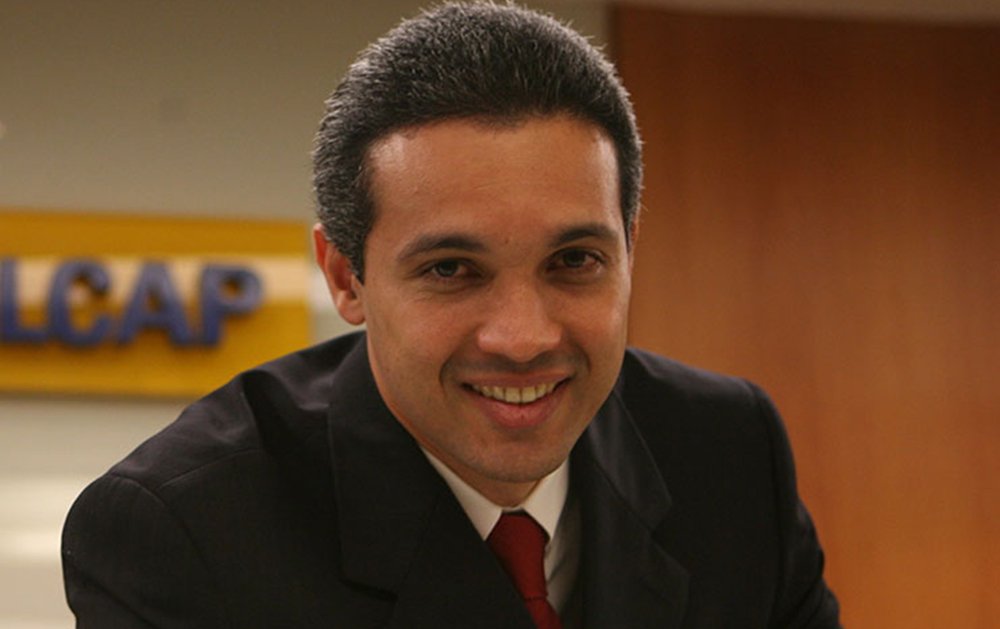Durante a deflagração da Operação Leviatã, um desdobramento da Lava Jato, a Polícia Federal apreendeu nesta quinta-feira (16) 1.200 quadros na residência Marcio Lobão, filho do senador Edison Lobão, presidente da CCJ; segundo o colunista Lauro Jardim, parte da coleção de Marcio Lobão adornava "paredes até dos banheiros e lavabos do seu apartamento de frente para o mar do Leme" (Foto: Gisele Federicce) Durante a deflagração da Operação Leviatã, um desdobramento da Lava Jato, a Polícia Federal apreendeu nesta quinta-feira (16) 1.200 quadros na residência Marcio Lobão, filho do senador Edison Lobão, presidente da CCJ; segundo o colunista Lauro Jardim, parte da coleção de Marcio Lobão adornava "paredes até dos banheiros e lavabos do seu apartamento de frente para o mar do Leme"