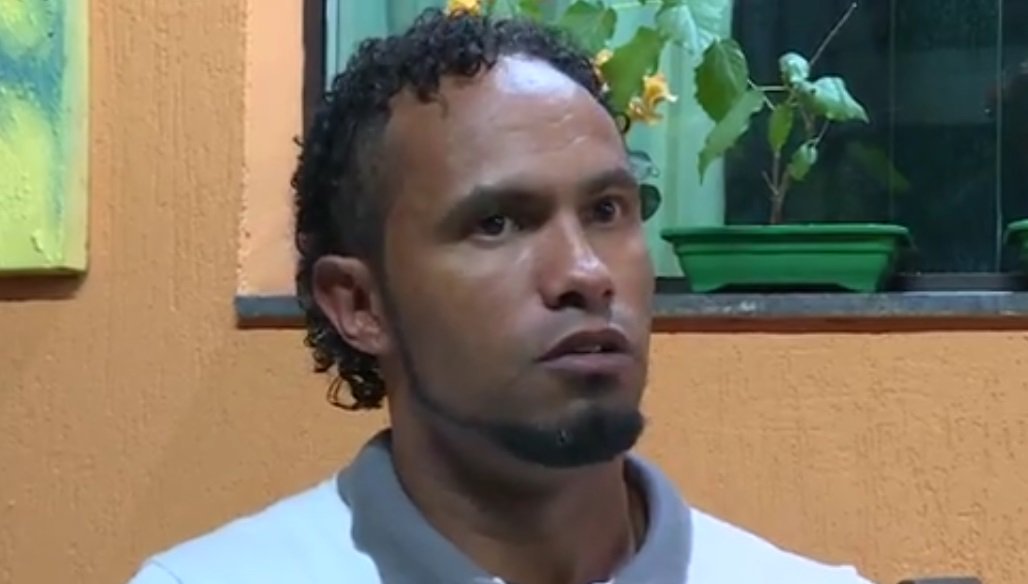 Ex-goleiro Bruno Fernandes, condenado a 22 anos de prisão pelo assassinato da ex-namorada Eliza Samudio, afirmou que a prisão perpétua não traria de volta a vítima do crime; desaparecido em 2010, o corpo de Eliza nunca foi encontrado; "Independente (sic) do tempo que eu fiquei também, eu queria deixar bem claro, se eu ficasse lá, tivesse prisão perpétua, por exemplo, no Brasil... não ia trazer a vítima de volta", disse ele; decisão do STF dá a Bruno o direito de aguardar o julgamento de todos os recursos em liberdade, mas é provisória; mantida a condenação, ele volta para a cadeia (Foto: Leonardo Lucena) Ex-goleiro Bruno Fernandes, condenado a 22 anos de prisão pelo assassinato da ex-namorada Eliza Samudio, afirmou que a prisão perpétua não traria de volta a vítima do crime; desaparecido em 2010, o corpo de Eliza nunca foi encontrado; "Independente (sic) do tempo que eu fiquei também, eu queria deixar bem claro, se eu ficasse lá, tivesse prisão perpétua, por exemplo, no Brasil... não ia trazer a vítima de volta", disse ele; decisão do STF dá a Bruno o direito de aguardar o julgamento de todos os recursos em liberdade, mas é provisória; mantida a condenação, ele volta para a cadeia