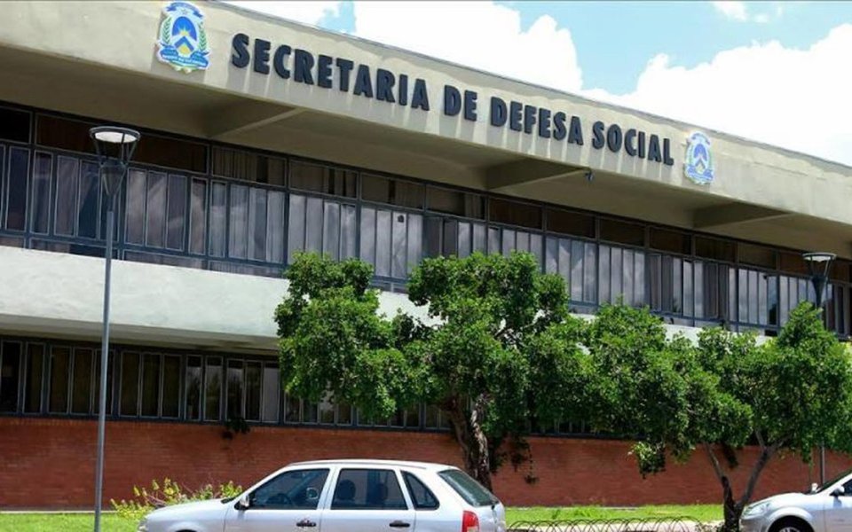 A Secretaria de Estado da Cidadania e Justiça (Seciju) se manifestou sobre a reportagem do jornal Globo, que apontou que o Tocantins e mais cinco Estados estariam irregulares em relação aos gastos de dinheiro do Fundo Penitenciário Nacional (Funpen); de acordo coma pasta, o Tocantins “não fez uso algum injustificável” da verba; “Houve um equívoco de interpretação, pois seguramente o Tocantins não figura na lista de Estados que fizeram uso injustificado dos recursos. O que ocorreu foi a necessidade de uma correção em um procedimento administrativo, o que já foi feito. Os recursos estão depositados em contas no Banco do Brasil intactos, totalizando mais de R$ 45 milhões”, informou a Seciju (Foto: Leonardo Lucena) A Secretaria de Estado da Cidadania e Justiça (Seciju) se manifestou sobre a reportagem do jornal Globo, que apontou que o Tocantins e mais cinco Estados estariam irregulares em relação aos gastos de dinheiro do Fundo Penitenciário Nacional (Funpen); de acordo coma pasta, o Tocantins “não fez uso algum injustificável” da verba; “Houve um equívoco de interpretação, pois seguramente o Tocantins não figura na lista de Estados que fizeram uso injustificado dos recursos. O que ocorreu foi a necessidade de uma correção em um procedimento administrativo, o que já foi feito. Os recursos estão depositados em contas no Banco do Brasil intactos, totalizando mais de R$ 45 milhões”, informou a Seciju