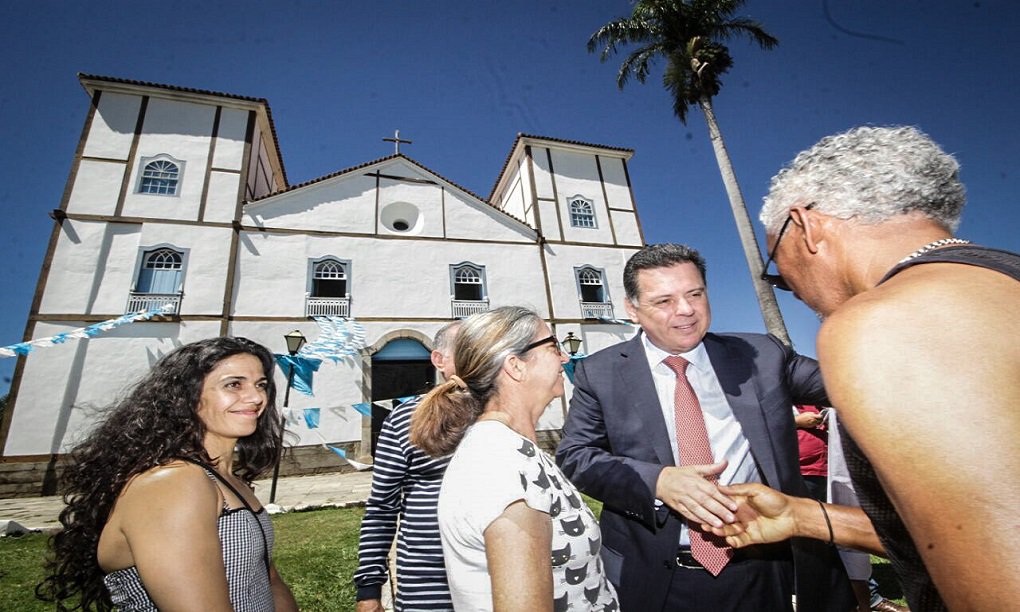 Pirenópolis comemorou 290 anos neste sábado e o governador Marconi Perillo assinou convênio de R$ 5 milhões, em recursos do Programa Goiás na Frente, para que a prefeitura realize obras de pavimentação na cidade; durante a solenidade, realizada em um espaço montado ao lado da Igreja Matriz de Pirenópolis, Marconi assinou ordem de serviço para implantação do Projeto Meninas de Luz, da OVG, que promove auxílio a adolescentes em situação de risco grávidas, com idade entre 12 e 21 anos, com atendimento social e de saúde, além de orientações sobre cuidados com o bebê (Foto: José Barbacena) Pirenópolis comemorou 290 anos neste sábado e o governador Marconi Perillo assinou convênio de R$ 5 milhões, em recursos do Programa Goiás na Frente, para que a prefeitura realize obras de pavimentação na cidade; durante a solenidade, realizada em um espaço montado ao lado da Igreja Matriz de Pirenópolis, Marconi assinou ordem de serviço para implantação do Projeto Meninas de Luz, da OVG, que promove auxílio a adolescentes em situação de risco grávidas, com idade entre 12 e 21 anos, com atendimento social e de saúde, além de orientações sobre cuidados com o bebê