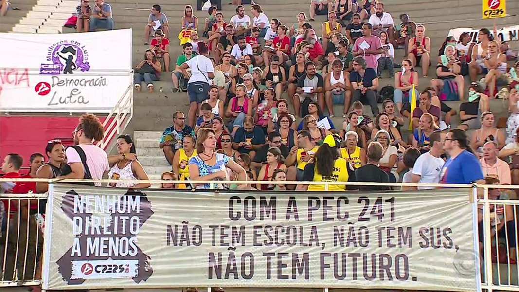A greve começa a partir do próximo dia 15 de acordo com o Cpers, sindicado da categoria, a mobilização está alinhada à paralisação nacional convocada pela Confederação Nacional dos Trabalhadores em Educação; entre as reivindicações da categoria, está o pagamento integral do 13º salário (Foto: Leonardo Lucena) A greve começa a partir do próximo dia 15 de acordo com o Cpers, sindicado da categoria, a mobilização está alinhada à paralisação nacional convocada pela Confederação Nacional dos Trabalhadores em Educação; entre as reivindicações da categoria, está o pagamento integral do 13º salário