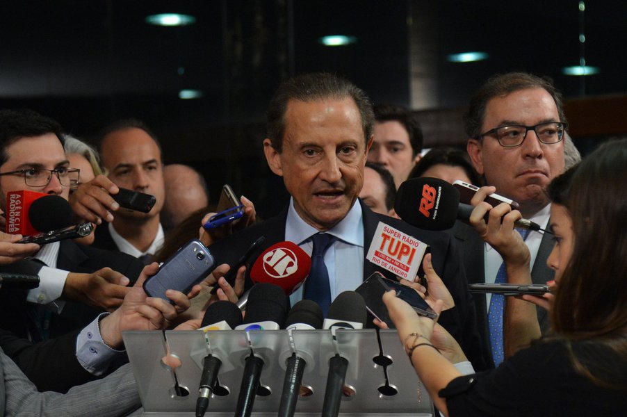 presidente da Federação das Indústrias do Estado de São Paulo (Fiesp) classificou de "tímido" o corte na taxa básica de juros em 0,75 ponto percentual, a 7,5 por cento ao ano, anunciado nesta quarta-feira, 25, pelo Banco Central; "O BC poderia ter mantido o ritmo de redução de 1 ponto percentual. Embora a Selic esteja chegando perto de seu menor valor histórico, para o tomador final continuam muito elevados os juros no Brasil. A retomada da atividade segue lenta, e a inflação permanece abaixo da meta", disse Skaf em nota (Foto: Aquiles Lins) presidente da Federação das Indústrias do Estado de São Paulo (Fiesp) classificou de "tímido" o corte na taxa básica de juros em 0,75 ponto percentual, a 7,5 por cento ao ano, anunciado nesta quarta-feira, 25, pelo Banco Central; "O BC poderia ter mantido o ritmo de redução de 1 ponto percentual. Embora a Selic esteja chegando perto de seu menor valor histórico, para o tomador final continuam muito elevados os juros no Brasil. A retomada da atividade segue lenta, e a inflação permanece abaixo da meta", disse Skaf em nota