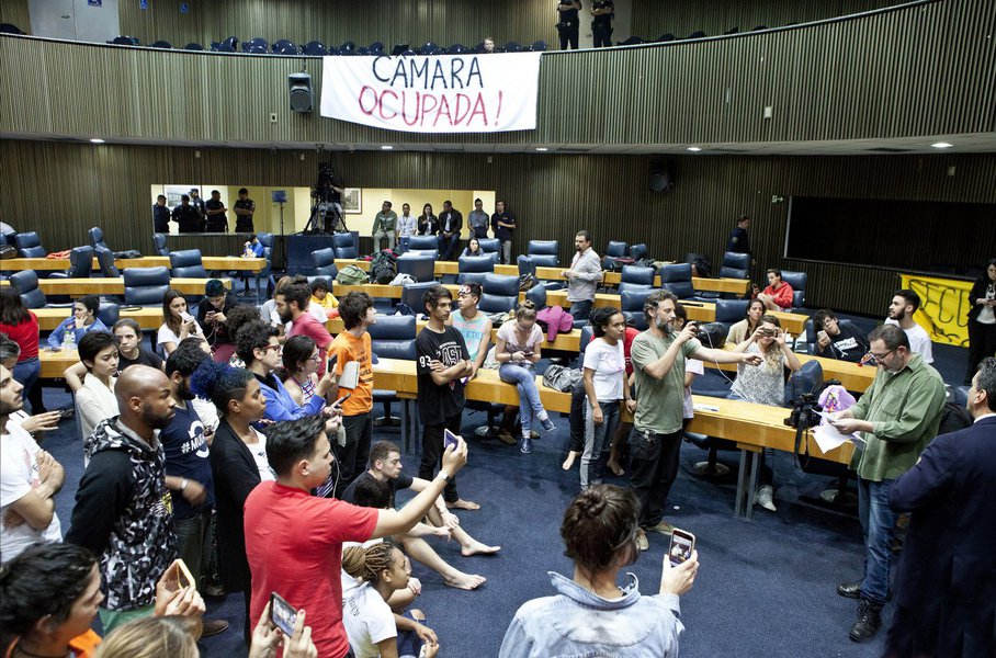 As ocupações têm contribuído bastante para a formação das e dos estudantes envolvidos por meio das discussões e principalmente do convívio diário. Tem sido uma experiência incrível, em todos os sentidos: político, coletivo, de formação e pessoal (Foto: Urariano Mota) As ocupações têm contribuído bastante para a formação das e dos estudantes envolvidos por meio das discussões e principalmente do convívio diário. Tem sido uma experiência incrível, em todos os sentidos: político, coletivo, de formação e pessoal