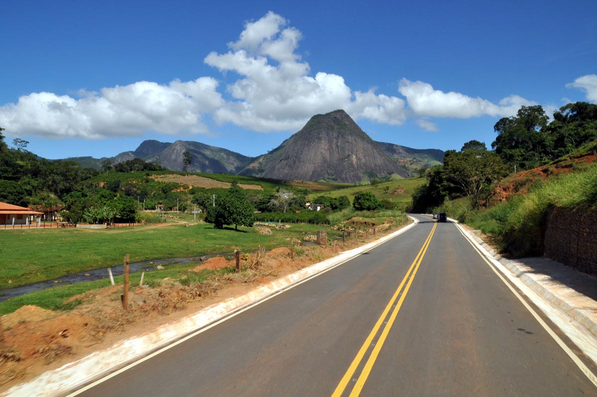O governador Camilo Santana (PT) vai inaugurar neste fim de semana 55,5 km de rodovia restaurada na região da Ibiapaba. Além disso, o chefe do Executivo Estadual assinará ordem de serviço autorizando a restauração do trecho São Benedito – Ubajara, e de mais um trecho d e 33,14 km da CE-187 (Foto: Rodrigo Rocha) O governador Camilo Santana (PT) vai inaugurar neste fim de semana 55,5 km de rodovia restaurada na região da Ibiapaba. Além disso, o chefe do Executivo Estadual assinará ordem de serviço autorizando a restauração do trecho São Benedito – Ubajara, e de mais um trecho d e 33,14 km da CE-187