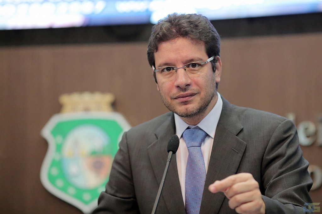 A regulamentação da maior área verde de Fortaleza será tema de audiência pública na Assembleia Legislativa nesta sexta-feira (12). O requerente, deputado Renato Roseno (Psol), explica que “a falta de regulamentação do Cocó e os serviços ambientais proporcionados pelo ecossistema manguezal que o integra explicam a urgência na necessidade de regulamentação da área” (Foto: Rodrigo Rocha) A regulamentação da maior área verde de Fortaleza será tema de audiência pública na Assembleia Legislativa nesta sexta-feira (12). O requerente, deputado Renato Roseno (Psol), explica que “a falta de regulamentação do Cocó e os serviços ambientais proporcionados pelo ecossistema manguezal que o integra explicam a urgência na necessidade de regulamentação da área”