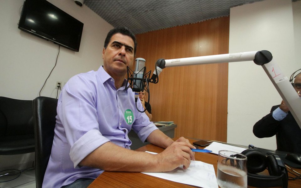 Emanuel Pinheiro (PMDB), prefeito de Cuiabá, aparece em um vídeo recebendo dinheiro vivo na época em que foi deputado estadual no Mato Grosso; ele exerceu o cargo de 2010 a 2014; material integra a delação premiada do ex-governador do Estado Silval Barbosa (PMDB), descrita como "monstruosa" pelo ministro do Supremo Tribunal Federal Luiz Fux, que homologou o acordo neste mês (Foto: Giuliana Miranda) Emanuel Pinheiro (PMDB), prefeito de Cuiabá, aparece em um vídeo recebendo dinheiro vivo na época em que foi deputado estadual no Mato Grosso; ele exerceu o cargo de 2010 a 2014; material integra a delação premiada do ex-governador do Estado Silval Barbosa (PMDB), descrita como "monstruosa" pelo ministro do Supremo Tribunal Federal Luiz Fux, que homologou o acordo neste mês