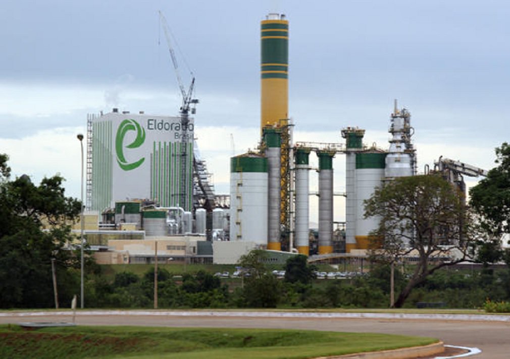 A Arauco, unidade do grupo chileno Copec, apresentou uma proposta pela Eldorado Celulose, controlada pela J&F Investimentos; atualmente, a família Batista controla 81% da Eldorado por meio da holding J&F Investimentos, com o restante da empresa pertencendo a dois fundos de pensão; a Eldorado é um dos principais ativos da J&F colocados à venda, depois que os irmãos Joesley e Wesley Batista se envolveram em escândalo de corrupção (Foto: José Barbacena) A Arauco, unidade do grupo chileno Copec, apresentou uma proposta pela Eldorado Celulose, controlada pela J&F Investimentos; atualmente, a família Batista controla 81% da Eldorado por meio da holding J&F Investimentos, com o restante da empresa pertencendo a dois fundos de pensão; a Eldorado é um dos principais ativos da J&F colocados à venda, depois que os irmãos Joesley e Wesley Batista se envolveram em escândalo de corrupção