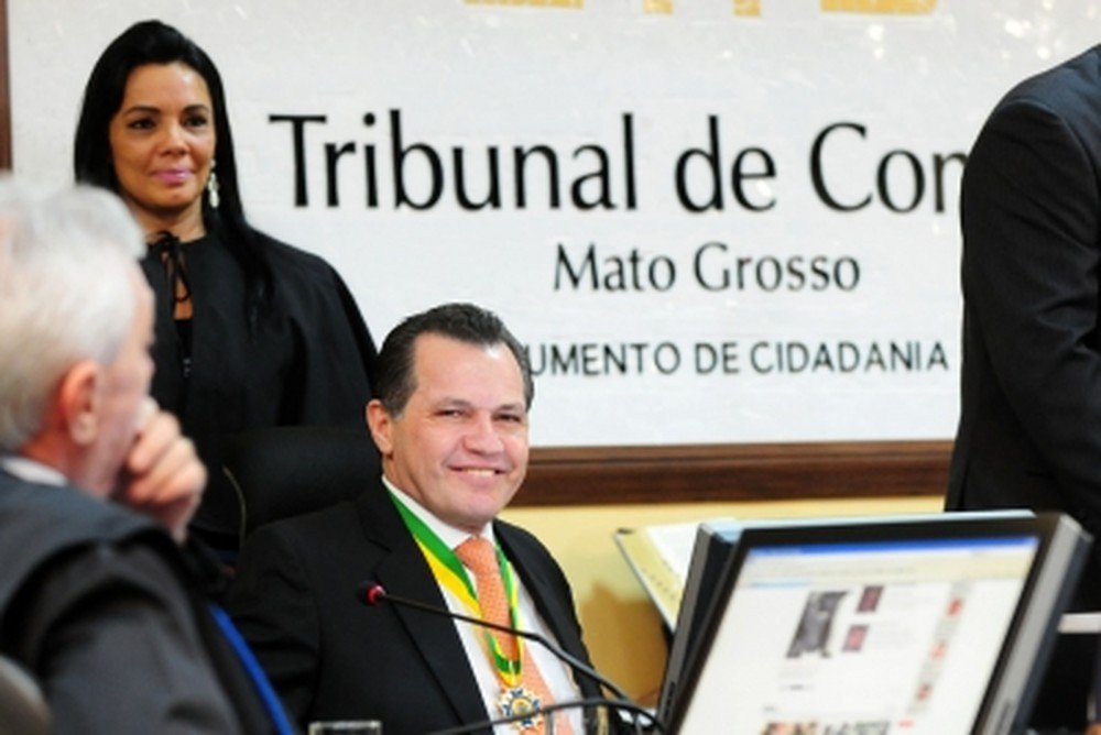 O ex-governador de Mato Grosso Silval Barbosa (PMDB) afirmou, na delação premiada homologada pelo Supremo Tribunal Federal (STF), que emitiu notas promissórias ao então presidente do Tribunal de Contas do Estado (TCE-MT), José Carlos Novelli, para que o orgão não dificultasse o andamento de obras da Copa em Cuiabá; pela assessoria, o conselheiro negou ter interferido na comissão que acompanhou os projetos e alegou que "o TCE nunca emperrou obras da Copa" (Foto: José Barbacena) O ex-governador de Mato Grosso Silval Barbosa (PMDB) afirmou, na delação premiada homologada pelo Supremo Tribunal Federal (STF), que emitiu notas promissórias ao então presidente do Tribunal de Contas do Estado (TCE-MT), José Carlos Novelli, para que o orgão não dificultasse o andamento de obras da Copa em Cuiabá; pela assessoria, o conselheiro negou ter interferido na comissão que acompanhou os projetos e alegou que "o TCE nunca emperrou obras da Copa"