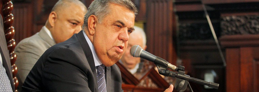 Deputado Jorge Picciani, presidente licenciado na Alerj, sentiu-se mal, e foi internado, no Copa Star, em Copacabana, no Rio; o parlamentar foi diagnosticado com um tumor na bexiga e, segundo o comunicado, os médicos de Picciani "identificaram um pequeno tumor, de cerca de 15 milímetros, na bexiga do deputado, mesmo órgão onde ele teve um câncer, no fim de 2010, e do qual estava curado"; Copa Star é o um luxuoso hospital da rede D’or, que tem como vice-presidente Sérgio Cortes, preso pela Operação Fatura Exposta, que apura desvio de verba da Saúde (Foto: Leonardo Lucena) Deputado Jorge Picciani, presidente licenciado na Alerj, sentiu-se mal, e foi internado, no Copa Star, em Copacabana, no Rio; o parlamentar foi diagnosticado com um tumor na bexiga e, segundo o comunicado, os médicos de Picciani "identificaram um pequeno tumor, de cerca de 15 milímetros, na bexiga do deputado, mesmo órgão onde ele teve um câncer, no fim de 2010, e do qual estava curado"; Copa Star é o um luxuoso hospital da rede D’or, que tem como vice-presidente Sérgio Cortes, preso pela Operação Fatura Exposta, que apura desvio de verba da Saúde