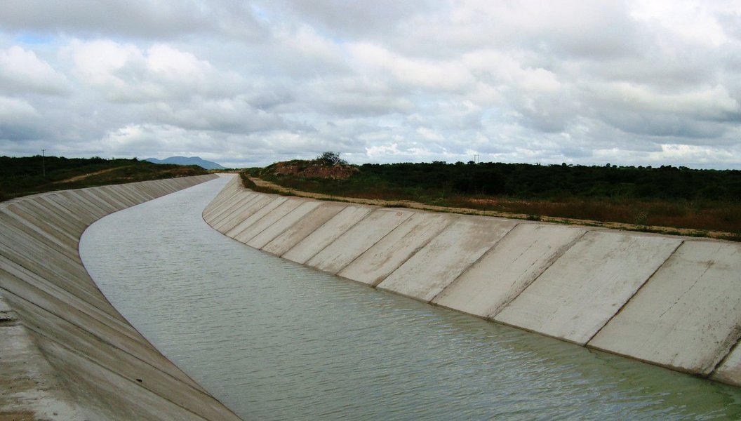 As obras do Canal do Sertão - construído para levar água para agricultores das regiões do Agreste e Sertão alagoano, de acordo com investigações da Operação Lava Jato, serviram como meio para negociação do pagamento de propina a políticos alagoanos; no detalhamento de como funcionou o esquema, o STF divulgou que a troca de influência entre a empresa Odebrecht nas obras resultou no financiamento de políticos (Foto: Voney Malta) As obras do Canal do Sertão - construído para levar água para agricultores das regiões do Agreste e Sertão alagoano, de acordo com investigações da Operação Lava Jato, serviram como meio para negociação do pagamento de propina a políticos alagoanos; no detalhamento de como funcionou o esquema, o STF divulgou que a troca de influência entre a empresa Odebrecht nas obras resultou no financiamento de políticos