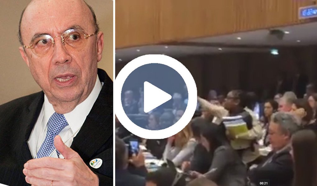 Ministro da Fazenda, Henrique Meirelles, foi chamado de golpista nesta sexta-feira (9), ao participar do Fórum Internacional Econômico para América Latina e Caribe; minutos antes de Meirelles começar a discursar, uma mulher levantou-se da plateia e chamou-o de "golpista", "mentiroso" e "corrupto"; ministro participava do painel "América Latina e Caribe diante dos novos desafios da Globalização", juntamente com o ministro da Produção da Argentina, Francisco Cabrera, quando aconteceu o protesto; assista à cena (Foto: Paulo Emílio) Ministro da Fazenda, Henrique Meirelles, foi chamado de golpista nesta sexta-feira (9), ao participar do Fórum Internacional Econômico para América Latina e Caribe; minutos antes de Meirelles começar a discursar, uma mulher levantou-se da plateia e chamou-o de "golpista", "mentiroso" e "corrupto"; ministro participava do painel "América Latina e Caribe diante dos novos desafios da Globalização", juntamente com o ministro da Produção da Argentina, Francisco Cabrera, quando aconteceu o protesto; assista à cena