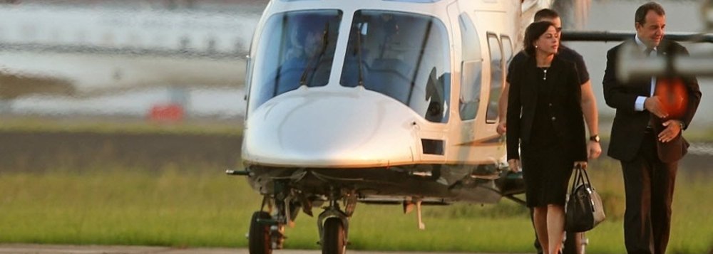 A lista de voos de helicópteros do governo do Rio mostra que aeronaves pousaram e decolaram em Mangaratiba mesmo quando o ex-governador Sérgio Cabral (PMDB) estava em viagem no exterior; ao menos 81 voos para a casa de praia de Cabral foram feitos em datas nas quais ele estava fora do país em missão oficial ou a lazer; em junho de 2009, por exemplo, quando Cabral estava na China ao lado do empresário Eike Batista buscando atrair investidores para o porto do Açu, oito voos foram para Mangaratiba com helicópteros oficiais (Foto: Aquiles Lins) A lista de voos de helicópteros do governo do Rio mostra que aeronaves pousaram e decolaram em Mangaratiba mesmo quando o ex-governador Sérgio Cabral (PMDB) estava em viagem no exterior; ao menos 81 voos para a casa de praia de Cabral foram feitos em datas nas quais ele estava fora do país em missão oficial ou a lazer; em junho de 2009, por exemplo, quando Cabral estava na China ao lado do empresário Eike Batista buscando atrair investidores para o porto do Açu, oito voos foram para Mangaratiba com helicópteros oficiais