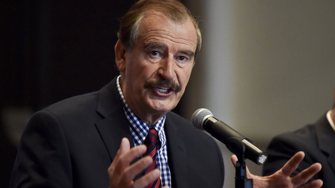 "Na América Latina, não fazemos a sua guerra. Apenas um imbecil travaria a guerra em sua terra vizinha. Violência não é a resposta", postou no Twitter o ex-presidente mexicano Vicente Fox, em resposta a Donald Trump, que ameaçou intervenção militar no país governado por Nicolás Maduro (Foto: Gisele Federicce) "Na América Latina, não fazemos a sua guerra. Apenas um imbecil travaria a guerra em sua terra vizinha. Violência não é a resposta", postou no Twitter o ex-presidente mexicano Vicente Fox, em resposta a Donald Trump, que ameaçou intervenção militar no país governado por Nicolás Maduro