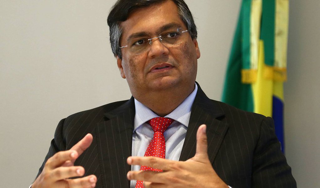 A Proposta de Lei Orçamentária para o exercício de 2018, encaminhada pelo governador Flávio Dino ao Poder Legislativo, prevê aumento de 9,5% em relação a 2017, o que representa R$ 1,7 bilhão do total previsto para o orçamento, que é de R$ 19,98 bilhões; construção da peça orçamentária contou com a participação da sociedade e prevê aumento dos investimentos na saúde - de 16,9%, levando em consideração a política de expansão da rede hospitalar, e de 23,7% na educação garantindo a ampliação de programas como o Escola Digna (Foto: Voney Malta) A Proposta de Lei Orçamentária para o exercício de 2018, encaminhada pelo governador Flávio Dino ao Poder Legislativo, prevê aumento de 9,5% em relação a 2017, o que representa R$ 1,7 bilhão do total previsto para o orçamento, que é de R$ 19,98 bilhões; construção da peça orçamentária contou com a participação da sociedade e prevê aumento dos investimentos na saúde - de 16,9%, levando em consideração a política de expansão da rede hospitalar, e de 23,7% na educação garantindo a ampliação de programas como o Escola Digna