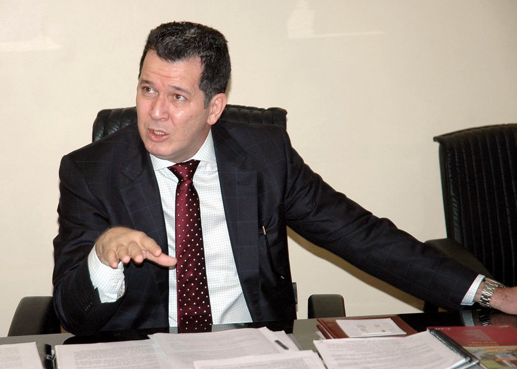Titular da Secretaria da Fazenda do Estado de Goiás, João Furtado Neto é um dos auxiliares que acompanham o governador Marconi Perillo na missão comercial no Cone Sul; "O que os críticos dessas missões não compreendem é que não somos mais um Estado agropastoril. Somos uma economia pujante, crescente, desenvolvida e moderna. Na aldeia global, quem não se comunica, quem não se apresenta para o mundo, tende a desaparecer, tende a ser ignorado", defende (Foto: José Barbacena) Titular da Secretaria da Fazenda do Estado de Goiás, João Furtado Neto é um dos auxiliares que acompanham o governador Marconi Perillo na missão comercial no Cone Sul; "O que os críticos dessas missões não compreendem é que não somos mais um Estado agropastoril. Somos uma economia pujante, crescente, desenvolvida e moderna. Na aldeia global, quem não se comunica, quem não se apresenta para o mundo, tende a desaparecer, tende a ser ignorado", defende