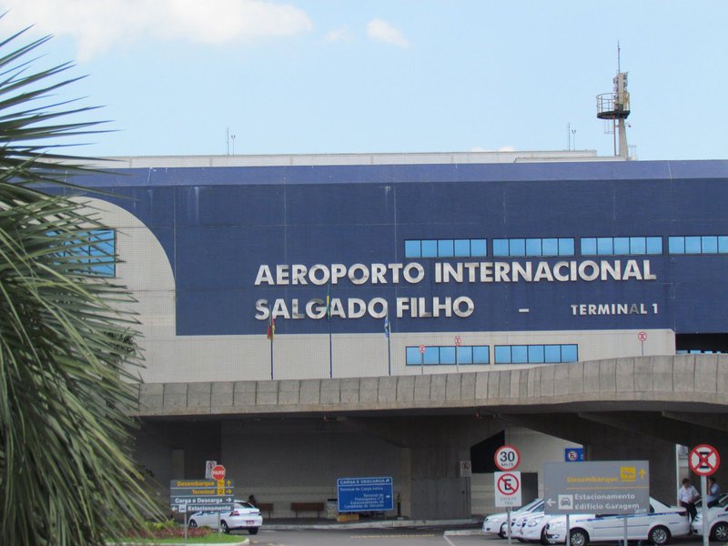O Aeroporto Internacional Salgado Filho, de Porto Alegre, foi leiloado para o grupo alemão Fraport AG Frankfurt, em uma transação na sede da BM&FBovespa, em São Paulo; ele foi arrematado pelo valor de R$ 290,5 milhões, com ágio de 825,12%; a empresa irá administrar o Salgado Filho pelos próximos 25 anos, podendo ser prorrogado (Foto: Voney Malta) O Aeroporto Internacional Salgado Filho, de Porto Alegre, foi leiloado para o grupo alemão Fraport AG Frankfurt, em uma transação na sede da BM&FBovespa, em São Paulo; ele foi arrematado pelo valor de R$ 290,5 milhões, com ágio de 825,12%; a empresa irá administrar o Salgado Filho pelos próximos 25 anos, podendo ser prorrogado