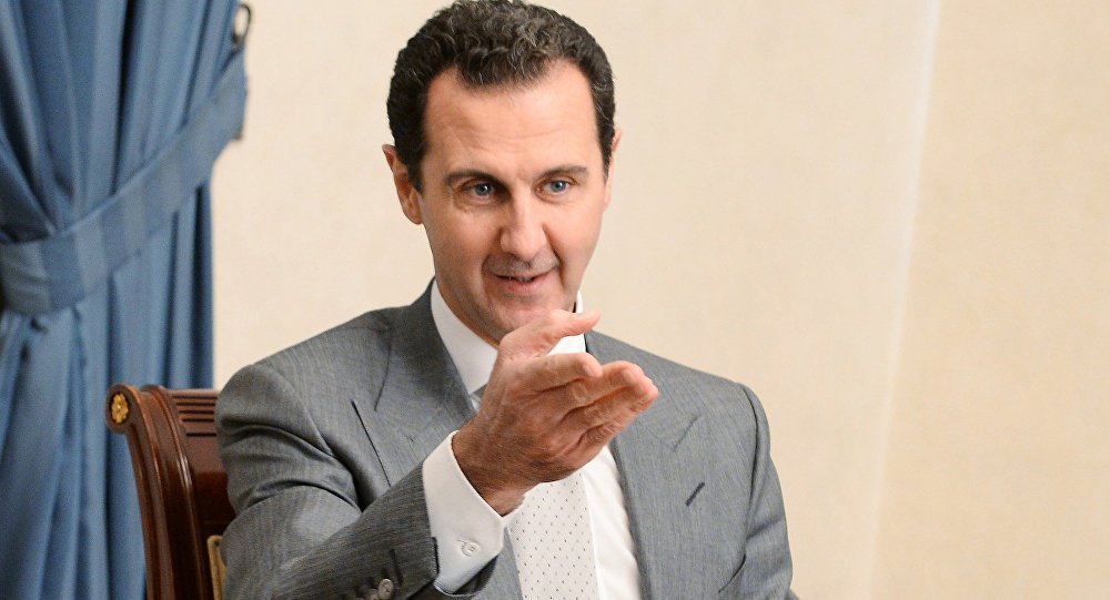 Presidente da Síria, Bashar Assad declarou à agência Sputnik que os Estados Unidos e outros países ocidentais bloqueiam as tentativas de investigação sobre o uso de armas químicas na Síria; "Especialistas verão que todos os relatos sobre o ataque químico em Khan Shaykhun não são verdade assim que eles chegarem ao local", disse o líder sírio; segundo ele, a Síria enviou uma carta à ONU solicitando o envio de uma delegação para investigar os supostos ataques químicos na região; "Claro, eles não enviaram ninguém até agora, porque os países ocidentais e os Estados Unidos impedem a chegada de uma delegação", disse Assad (Foto: Aquiles Lins) Presidente da Síria, Bashar Assad declarou à agência Sputnik que os Estados Unidos e outros países ocidentais bloqueiam as tentativas de investigação sobre o uso de armas químicas na Síria; "Especialistas verão que todos os relatos sobre o ataque químico em Khan Shaykhun não são verdade assim que eles chegarem ao local", disse o líder sírio; segundo ele, a Síria enviou uma carta à ONU solicitando o envio de uma delegação para investigar os supostos ataques químicos na região; "Claro, eles não enviaram ninguém até agora, porque os países ocidentais e os Estados Unidos impedem a chegada de uma delegação", disse Assad