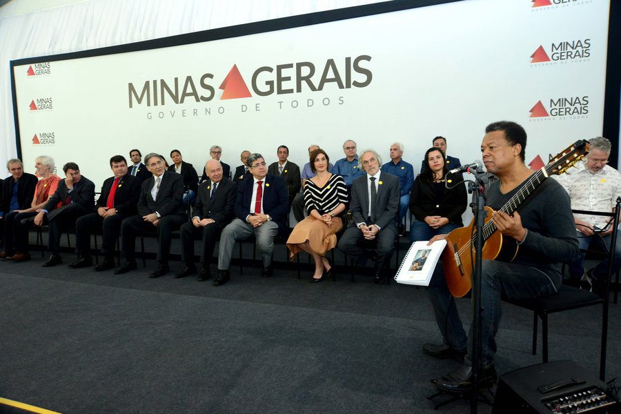 O governador de Minas, Fernando Pimentel, lançou, no Palácio da Liberdade, em Belo Horizonte, o Edital da Lei Estadual de Incentivo à Cultura 2017; nesta edição, serão concedidos R$ 92,3 milhões em incentivos, o maior valor já registrado em toda a história da lei; Pimentel ressaltou a importância da cultura para a superação da crise vivida no País; “A crise não pode impedir o setor cultural de trabalhar. Ao contrário, precisa trabalhar cada vez mais, porque o que pode nos salvar dessa situação constrangedora que o país está vivendo é a arte, a cultura”, destacou (Foto: Leonardo Lucena) O governador de Minas, Fernando Pimentel, lançou, no Palácio da Liberdade, em Belo Horizonte, o Edital da Lei Estadual de Incentivo à Cultura 2017; nesta edição, serão concedidos R$ 92,3 milhões em incentivos, o maior valor já registrado em toda a história da lei; Pimentel ressaltou a importância da cultura para a superação da crise vivida no País; “A crise não pode impedir o setor cultural de trabalhar. Ao contrário, precisa trabalhar cada vez mais, porque o que pode nos salvar dessa situação constrangedora que o país está vivendo é a arte, a cultura”, destacou