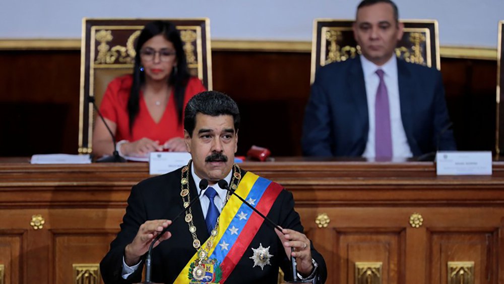 Durante sessão especial da Assembleia Nacional Constituinte, o presidente da Venezuela Nicolas Maduro anunciou medidas que terão impactos imediatos na economia do país; Maduro apresentou uma lei que vai taxar grandes fortunas e investigar casos de enriquecimento ilícito no país. "Vamos investigar o surgimento de grande fortunas construídas durante o período da guerra econômica que vivemos há quatro anos", destacou; Maduro também fez anúncios que começam a vigorar já nessa sexta-feira (8), como o reajuste do salário mínimo no valor de 40%; aumento também será repassado a todas as categorias do funcionalismo público (Foto: Aquiles Lins) Durante sessão especial da Assembleia Nacional Constituinte, o presidente da Venezuela Nicolas Maduro anunciou medidas que terão impactos imediatos na economia do país; Maduro apresentou uma lei que vai taxar grandes fortunas e investigar casos de enriquecimento ilícito no país. "Vamos investigar o surgimento de grande fortunas construídas durante o período da guerra econômica que vivemos há quatro anos", destacou; Maduro também fez anúncios que começam a vigorar já nessa sexta-feira (8), como o reajuste do salário mínimo no valor de 40%; aumento também será repassado a todas as categorias do funcionalismo público