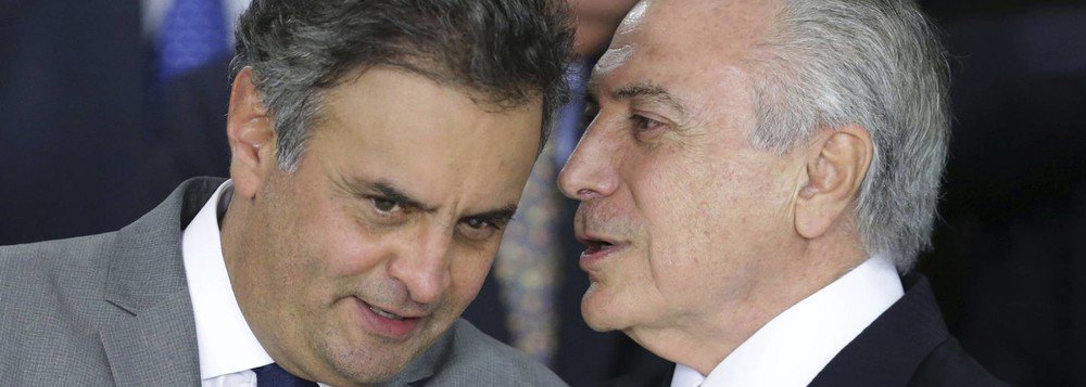 O senador Aécio Neves (PSDB-MG) tem uma reunião com Michel Temer e pedirá que o peemedebista encontre uma saída para evitar que a Companhia Energética de Minas Gerais (Cemig) não perca a concessão de quatro usinas hidrelétricas; o governo federal quer leiloar as usinas de São Simão, Jaguara, Miranda e Volta Grande em setembro e, como consequência, arrecadar cerca de R$ 11 bilhões; a privatização de empresas dos setores de água e energia é uma contrapartida exigida pela gestão Temer para a renegociação das dívidas com os estados (Foto: Leonardo Lucena) O senador Aécio Neves (PSDB-MG) tem uma reunião com Michel Temer e pedirá que o peemedebista encontre uma saída para evitar que a Companhia Energética de Minas Gerais (Cemig) não perca a concessão de quatro usinas hidrelétricas; o governo federal quer leiloar as usinas de São Simão, Jaguara, Miranda e Volta Grande em setembro e, como consequência, arrecadar cerca de R$ 11 bilhões; a privatização de empresas dos setores de água e energia é uma contrapartida exigida pela gestão Temer para a renegociação das dívidas com os estados