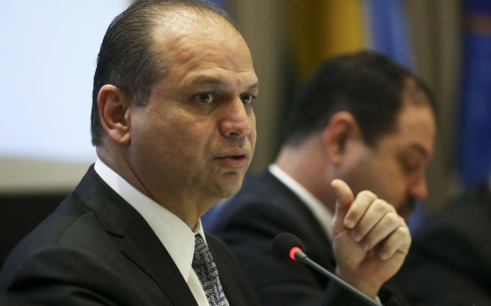 Dono da Construtora Valor, Eduardo Lopes de Souza, disse em sua delação premiada ao Ministério Público Federal (MPF) que o ministro da Saúde, Ricardo Barros, teria pedido que o ex-diretor da Secretaria de Educação do Paraná Maurício Fanini não ficasse com o dinheiro obtido de desvios de recursos da merenda escolar, ficando apenas com a propina de contratos da construção de escolas; pedido, segundo Souza, teria sido feito em 2015, quando Barros ocupava o cargo de deputado federal pelo PP (Foto: Paulo Emílio) Dono da Construtora Valor, Eduardo Lopes de Souza, disse em sua delação premiada ao Ministério Público Federal (MPF) que o ministro da Saúde, Ricardo Barros, teria pedido que o ex-diretor da Secretaria de Educação do Paraná Maurício Fanini não ficasse com o dinheiro obtido de desvios de recursos da merenda escolar, ficando apenas com a propina de contratos da construção de escolas; pedido, segundo Souza, teria sido feito em 2015, quando Barros ocupava o cargo de deputado federal pelo PP