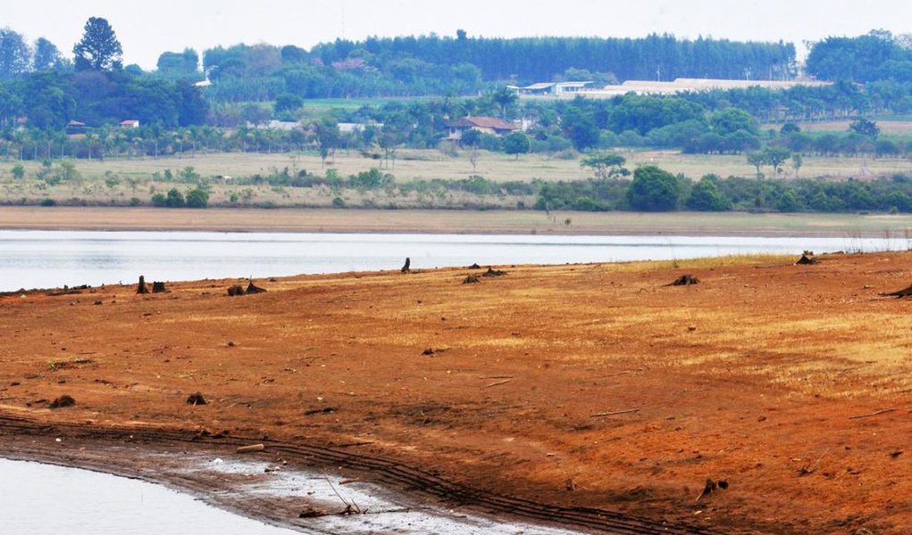 O abastecimento de água foi interrompido nesta terça-feira (28) na Asa Norte, na Vila Planalto e no Noroeste, em Brasília; o rodízio nas localidades abastecidas pelo Reservatório de Santa Maria começou nessa segunda (27) no Distrito Federal; apenas os hospitais públicos e a Esplanada dos Ministérios não entrarão no racionamento (Foto: Leonardo Lucena) O abastecimento de água foi interrompido nesta terça-feira (28) na Asa Norte, na Vila Planalto e no Noroeste, em Brasília; o rodízio nas localidades abastecidas pelo Reservatório de Santa Maria começou nessa segunda (27) no Distrito Federal; apenas os hospitais públicos e a Esplanada dos Ministérios não entrarão no racionamento