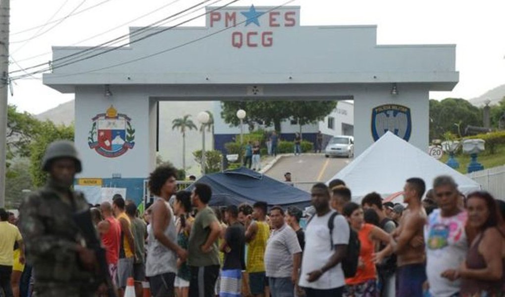 Polícia Militar do Espírito Santo informou que foram publicados nesta sexta-feira, 17, os atos relacionados a 1.151 agentes que responderão a inquérito policial militar por crimes de revolta ou motim; também foi publicada no Boletim Geral da PM a lista de militares que podem ser demitidos após o processo; corporação tem um efetivo de 10 mil homens no estado (Foto: Aquiles Lins) Polícia Militar do Espírito Santo informou que foram publicados nesta sexta-feira, 17, os atos relacionados a 1.151 agentes que responderão a inquérito policial militar por crimes de revolta ou motim; também foi publicada no Boletim Geral da PM a lista de militares que podem ser demitidos após o processo; corporação tem um efetivo de 10 mil homens no estado