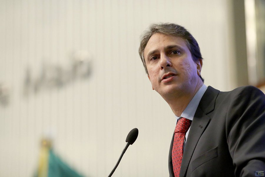 O governador Camilo Santana (PT) cumpre agenda durante toda essa quarta-feira (16) em Brasília e não deve participar do encontro que o presidente do Senado, Eunício Oliveira (PMDB-CE), promove com outros governadores sobre Pacto Federativo. Hoje, Camilo terá reuniões com ministros da Casa Civil, Integração Nacional e do Tribunal de Contas da União, entre outras atividades (Foto: Rodrigo Rocha) O governador Camilo Santana (PT) cumpre agenda durante toda essa quarta-feira (16) em Brasília e não deve participar do encontro que o presidente do Senado, Eunício Oliveira (PMDB-CE), promove com outros governadores sobre Pacto Federativo. Hoje, Camilo terá reuniões com ministros da Casa Civil, Integração Nacional e do Tribunal de Contas da União, entre outras atividades