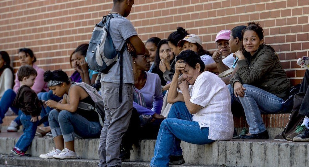 Segundo relatório da organização não governamental (ONG) Human Rights Watch, divulgado nesta terça-feira, 18, 12 mil pessoas vindas da Venezuela entraram no país desde 2014, sendo que 7,1 mil somente nos 11 primeiros meses de 2016; a grande quantidade de venezuelanos que entra no Brasil fugindo da crise política e econômica do país vizinho tem impactado os serviços de saúde em Roraima; no hospital de Pacaraima, cidade fronteiriça, as informações coletadas pela ONG apontam que 80% dos atendidos são venezuelanos. (Foto: Aquiles Lins) Segundo relatório da organização não governamental (ONG) Human Rights Watch, divulgado nesta terça-feira, 18, 12 mil pessoas vindas da Venezuela entraram no país desde 2014, sendo que 7,1 mil somente nos 11 primeiros meses de 2016; a grande quantidade de venezuelanos que entra no Brasil fugindo da crise política e econômica do país vizinho tem impactado os serviços de saúde em Roraima; no hospital de Pacaraima, cidade fronteiriça, as informações coletadas pela ONG apontam que 80% dos atendidos são venezuelanos.