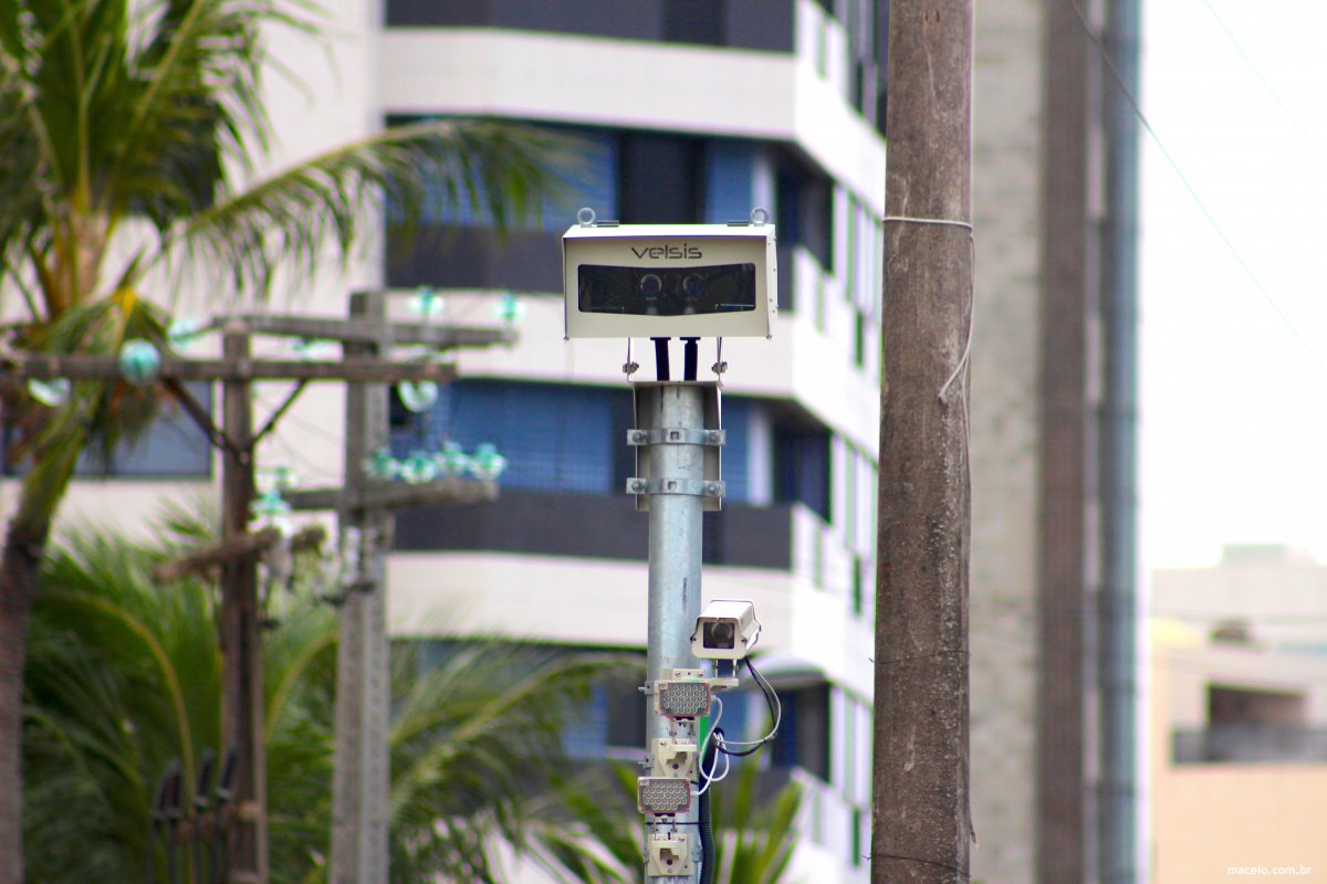 A partir desta segunda-feira (20) começam a funcionar os cinco novos pontos de fiscalização eletrônica instalados em vias públicas de Maceió; a velocidade máxima permitida é de 60 km/h, nos seguintes locais; objetivo é diminuir os índices de acidentes (Foto: Voney Malta) A partir desta segunda-feira (20) começam a funcionar os cinco novos pontos de fiscalização eletrônica instalados em vias públicas de Maceió; a velocidade máxima permitida é de 60 km/h, nos seguintes locais; objetivo é diminuir os índices de acidentes