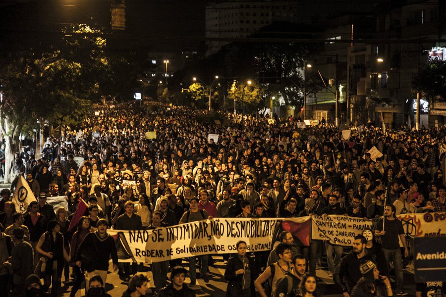 A Operação Érebo, comandada pela Polícia Civil de Porto Alegre, quer enquadrar a organização anarquista Parrhesia, além de coletivos culturais, como organizações criminosas; segundo a polícia, o coletivo anarquista “praticava crimes fazendo uso de artifícios incendiários e explosivos contra instituições públicas e privadas, na capital”; foram cumpridos dez mandados de busca e apreensão em Porto Alegre, Viamão e Novo Hamburgo (Foto: Charles Nisz) A Operação Érebo, comandada pela Polícia Civil de Porto Alegre, quer enquadrar a organização anarquista Parrhesia, além de coletivos culturais, como organizações criminosas; segundo a polícia, o coletivo anarquista “praticava crimes fazendo uso de artifícios incendiários e explosivos contra instituições públicas e privadas, na capital”; foram cumpridos dez mandados de busca e apreensão em Porto Alegre, Viamão e Novo Hamburgo